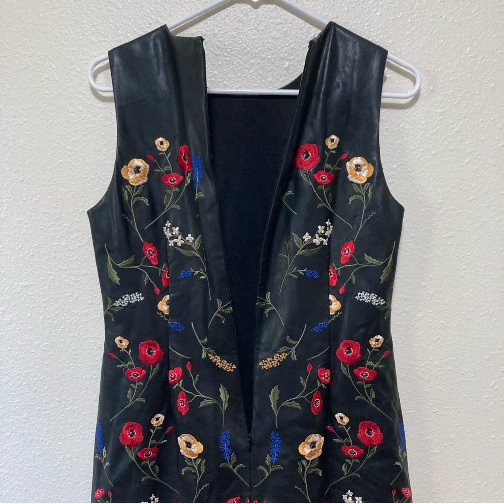 CALVIN KLEIN FAUX LEATHER EMBROIDERED SHIFT DRESS WOMEN Size 2 - Picture 7 of 14